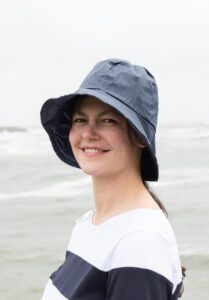 chapeau bleu marine